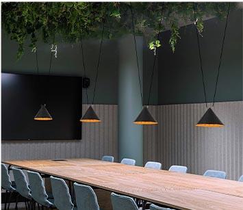 фото подвесной светодиодный светильник italline it03-1430 black/orange | 220svet.ru